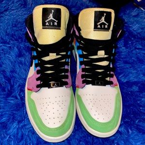 Pastel Nike Jordan 1 with Suede detailing, Size 9, used, good condition